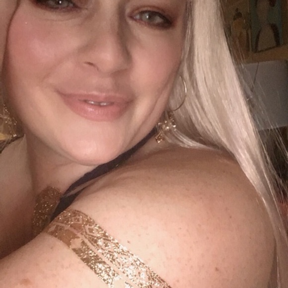 Custom Fashion Designer Farrah Nayka - Picture 15 of 16